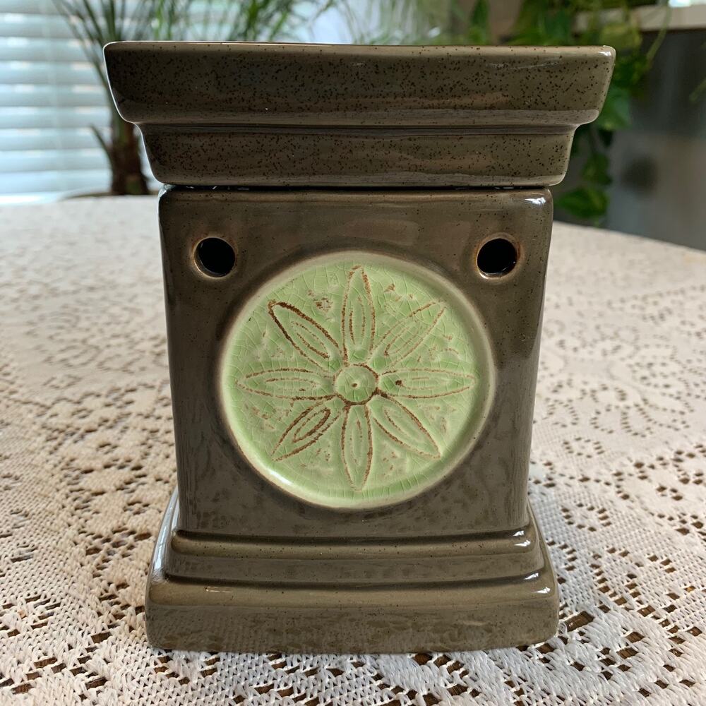 Lotus Flower Scentsy Deluxe Wax‎ Warmer -Retired P014